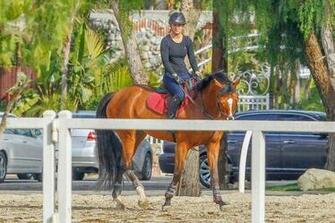 Kaley Cuoco Horse Riding In Los Angeles Barnorama
