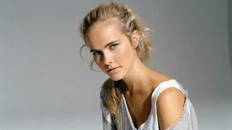Isabel Lucas HD Desktop Wallpaper