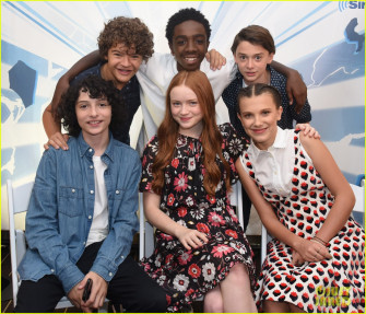 Stranger Things Cast Joined By New Stars At Comic Wallpaper