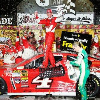 Nascar Kevin Harvick Is Sitting Pretty After Darlington Win