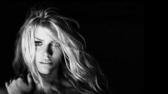 Brooklyn Decker Wallpaper