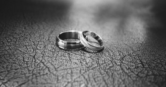 Monochrome Wedding Rings Picture Wallpaper