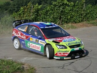 Hq Focus Rs World Rally Car Turn Right Wallpaper