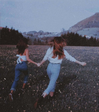 Best Friend Aesthetic Wallpaper