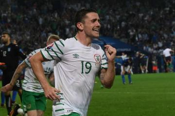 Robbie Brady Is On Fire Ireland Hero Ed To The Dublin