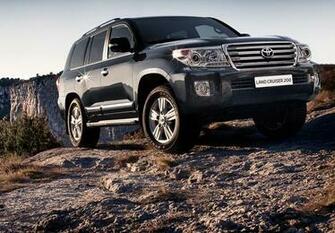 Toyota Land Cruiser V8 Urj200 Wallpaper