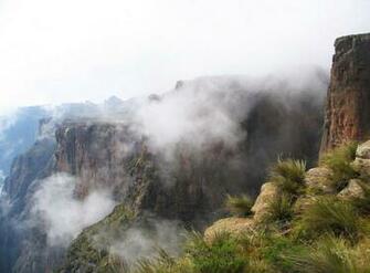 Misty Mountains Wallpaper