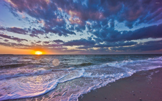 Amazing Golden Sunset At The Beach Wallpaper