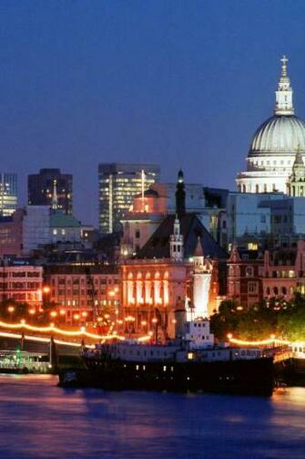 London Skyline iPhone Wallpaper