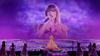 Taylor Swift Fans Wear Adult Diapers At Eras Tour Nbc Chicago
