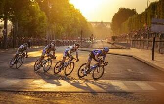 Wallpaper For Tour De France Through Paris Cyclist