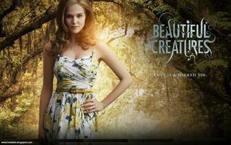 Zoey Deutch Wallpaper