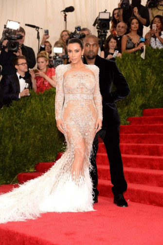 Captivating Met Gala Fashion Moment Wallpaper
