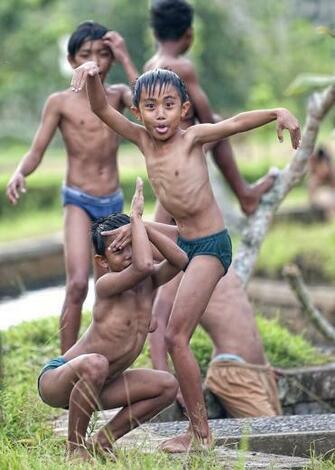 HD Wallpaper Kids Funny Weird Walker