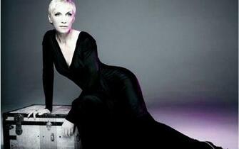 Annie Walls Lennox Wallpaper