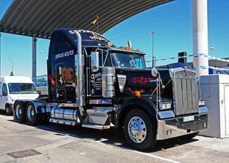 Kenworth W900 Semi Tractor Wallpaper
