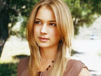 Emily Vancamp Wallpaper HD