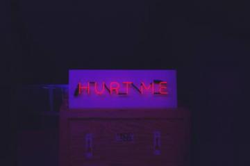 Neon Hurt Me Wallpaper