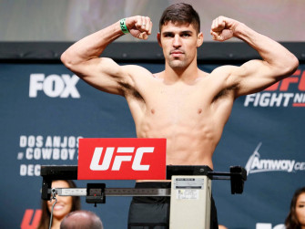Vicente Luque Flexing His Muscles Wallpaper