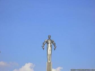 Yuri Gagarin Statue Wallpaper Crazy Frankenstein