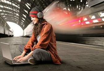 Wallpaper Notebook Laptop Headphones Girl Train Smile Desktop