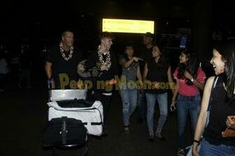 Ajay Kajol Head To Singapore Athiya And Hrvy Papped At