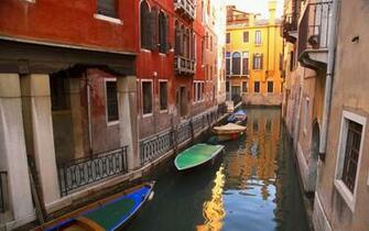 Small Alley In Venice Wallpaper Freshwallpaper