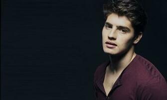 Faking It Star Gregg Sulkin Will Fake Being A Gay