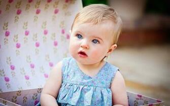 Little Girl Cute Pink Lips Wallpaper