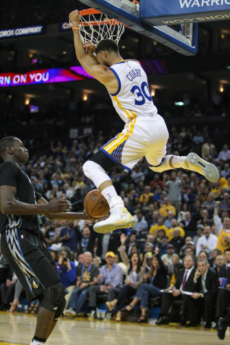Klay Thompson Leads Warriors Past Timberwolves For 12th Straight