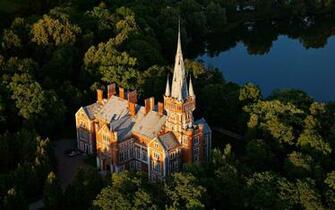 Palaces And Castles Wallpaper Noname