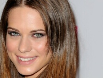 Lyndsy Fonseca Beautiful Wallpaper