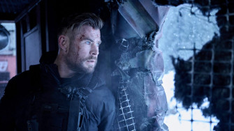 Everything We Know About Chris Hemsworth S Netflix Film Extraction