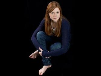 Wallpaper Bonnie Wright Ginny Weasley Barefoot Harry