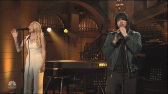 Eminem Skylar Grey Perform Walk On Water And Medley Snl