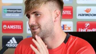 Luke Shaw Confirma Estar Apto Para Enfrentar O Fenerbah E