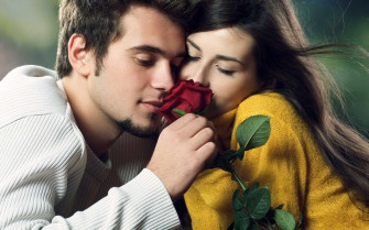 Sweet Love Couple Wallpaper On