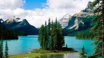 Maligne Lake Canada Wallpaper