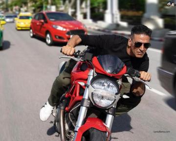 Akshay Kumar In A Still From Sooryavanshi Santabanta Wallpaper