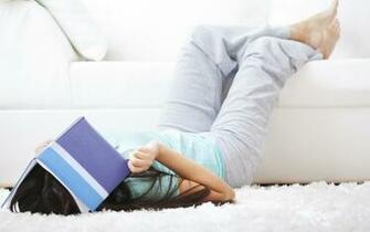 Wallpaper Girl Learning Books Sofa Rug Fatigue HD