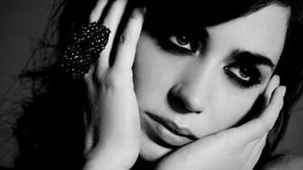 Emily Blunt Sad Image Resolution Wallpaper
