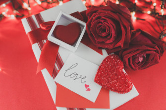 Red Rose Gift Heart Romantic Love Holiday Valentine S Day Wallpaper
