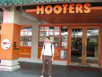 Wallpaper Singapore Hooters