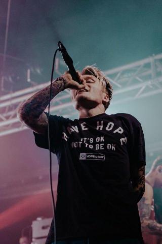 Ben Barlow Of Neck Deep Doing His Thing Lyrics
