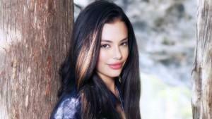 Chloe Bridges HD Wallpaper