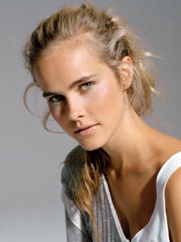 Isabel Lucas HD Desktop Wallpaper For