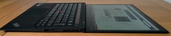 Lenovo Thinkpad X1 Carbon Re Beats Macbook Air On Paper