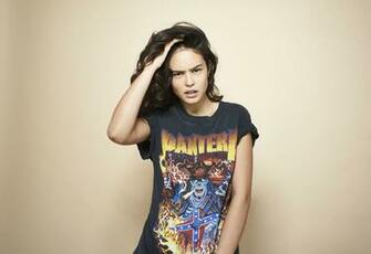 Courtney Eaton Viviens Photo Background Wallpaper Image