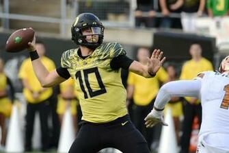 Justin Herbert Named Manning Award Quarterback Of The Week