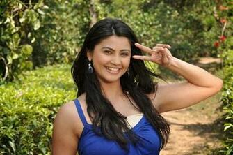 Daisy Shah Hot HD Wallpaper Unique
